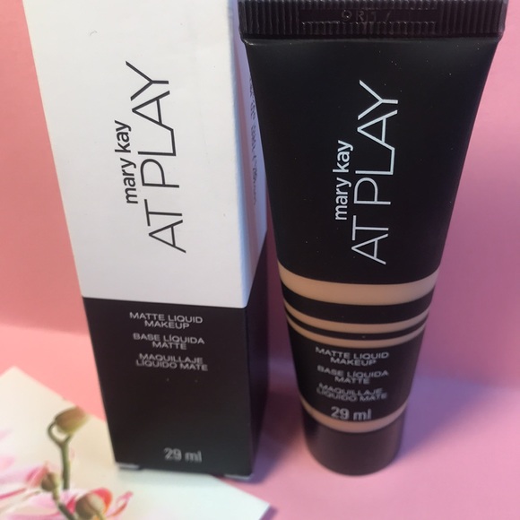 Mary Kay At Play Makeup Light to Medium - Picture 3 of 6